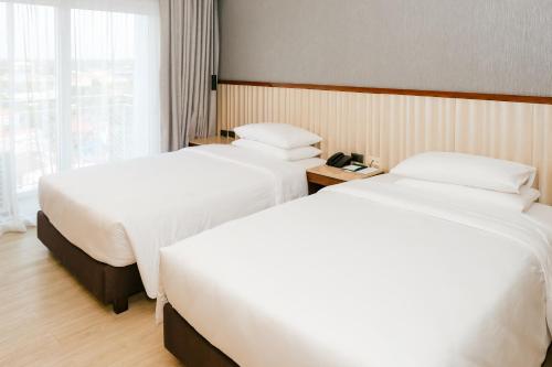 Imagen de la habitación del Hotel Roy\'s and Convention Center. Foto 17