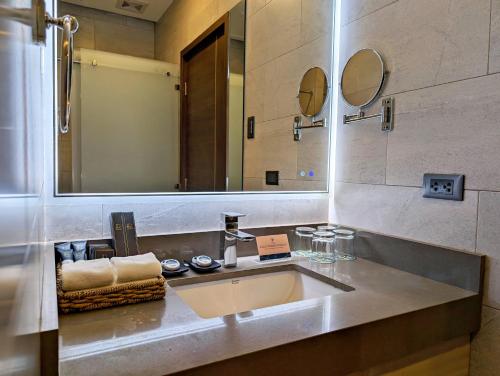 Imagen general del Hotel Roy\'s and Convention Center. Foto 14