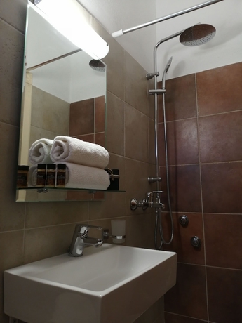 Imagen de la habitación del Hotel Roza Studios. Foto 7