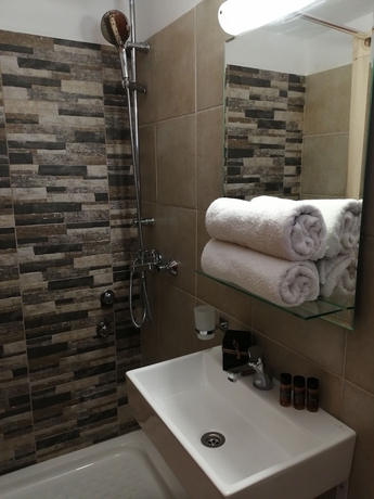 Imagen de la habitación del Hotel Roza Studios. Foto 12