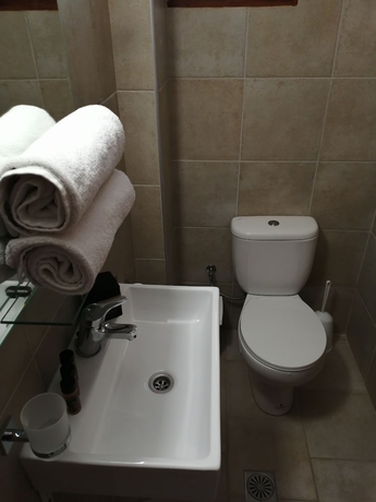 Imagen de la habitación del Hotel Roza Studios. Foto 13