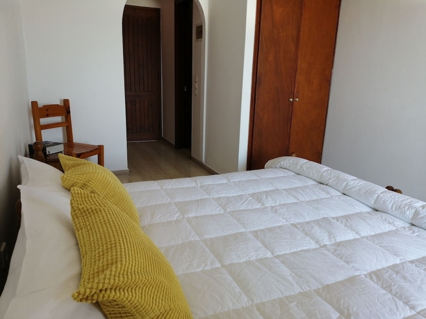 Imagen de la habitación del Hotel Roza Studios. Foto 15