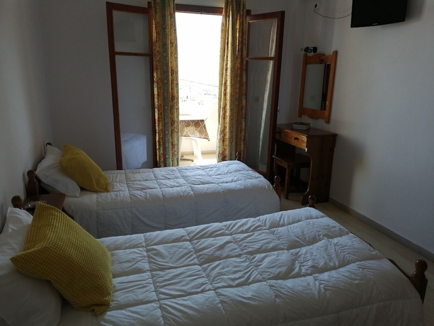 Imagen de la habitación del Hotel Roza Studios. Foto 16