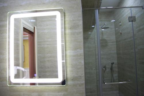 Imagen de la habitación del Hotel Rozafa. Foto 6