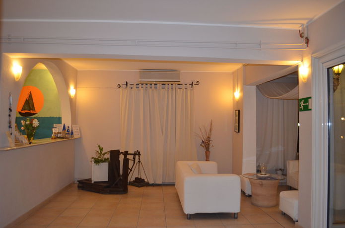 Imagen de los interiores del Hotel Rozos. Foto 13