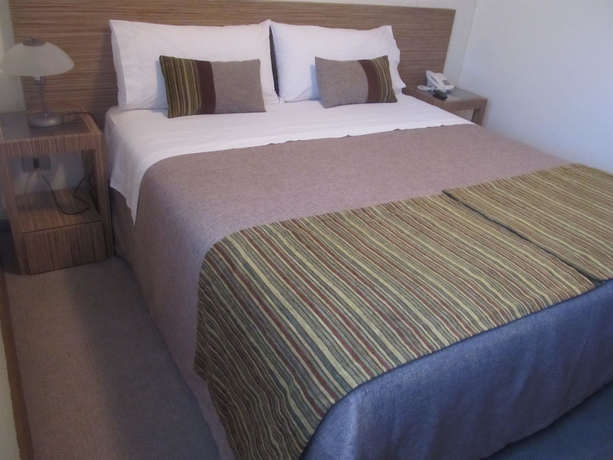 Imagen de la habitación del Hotel Rq Bosque Tobalaba. Foto 9