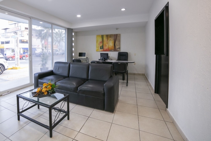 Imagen de los interiores del Hotel Rs Suites. Foto 19