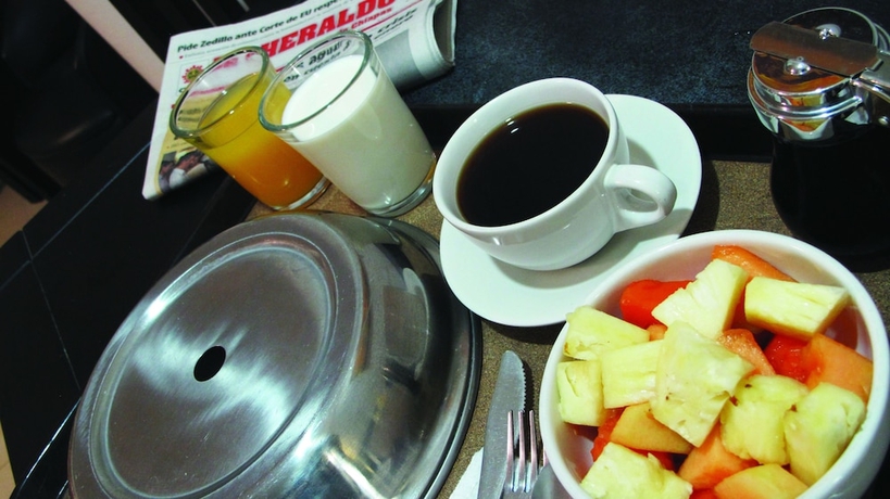 Imagen de la habitación del Hotel Rs Suites. Foto 17