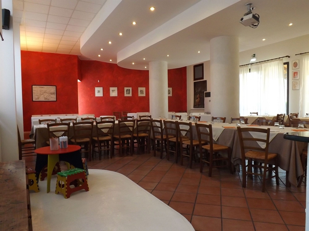 Imagen del bar/restaurante del Hotel Rta Le Corti. Foto 5