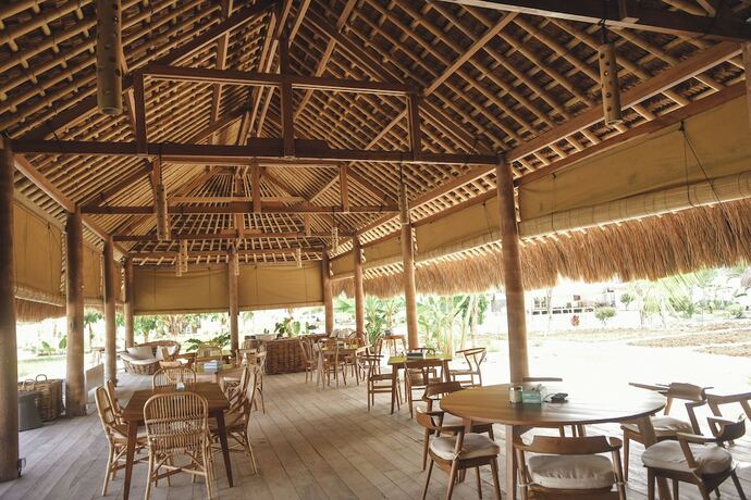 Imagen del bar/restaurante del Hotel Rua Beach Resort Sumba. Foto 19