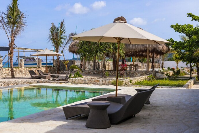 Imagen de la piscina del Hotel Rua Beach Resort Sumba. Foto 28
