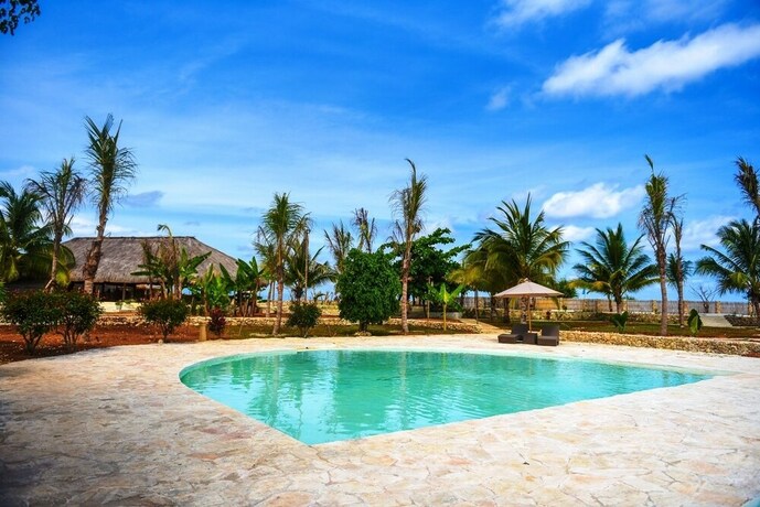 Imagen de la piscina del Hotel Rua Beach Resort Sumba. Foto 30
