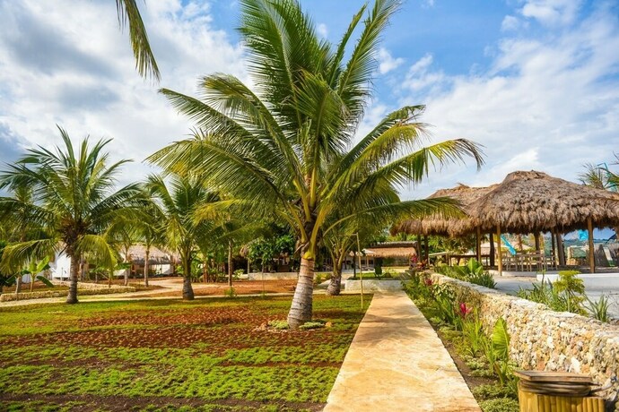 Imagen de los exteriores del Hotel Rua Beach Resort Sumba. Foto 26
