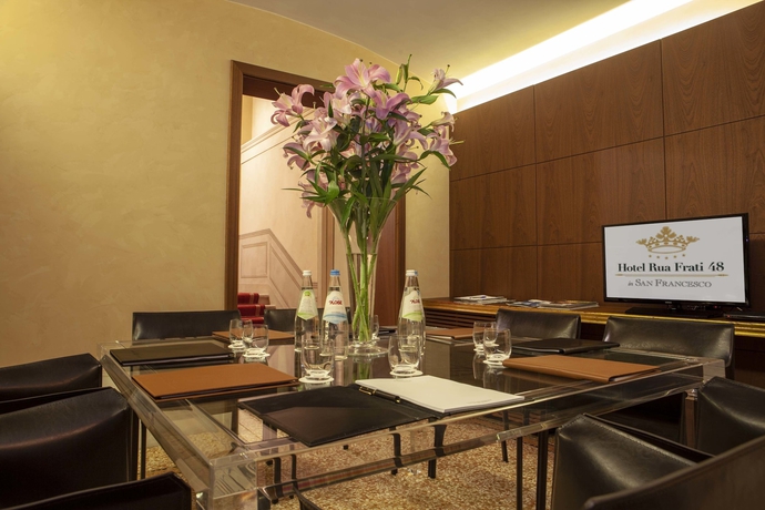 Imagen de los interiores del Hotel Rua Frati 48 In San Francesco. Foto 14