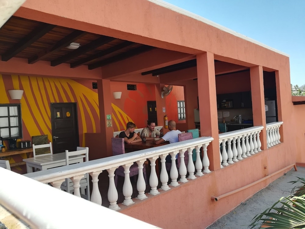 Imagen de los exteriores del Hotel Rua Hostels Santa Marta. Foto 12