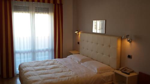 Imagen de la habitación del Hotel Rubicone. Foto 10