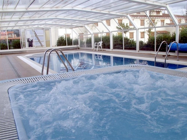 Imagen de la piscina del Hotel Rubielos. Foto 14