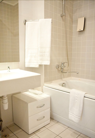 Imagen de la habitación del Hotel Rubin. Foto 16