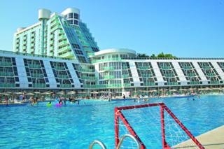 Imagen de la piscina del Hotel Rubin. Foto 5