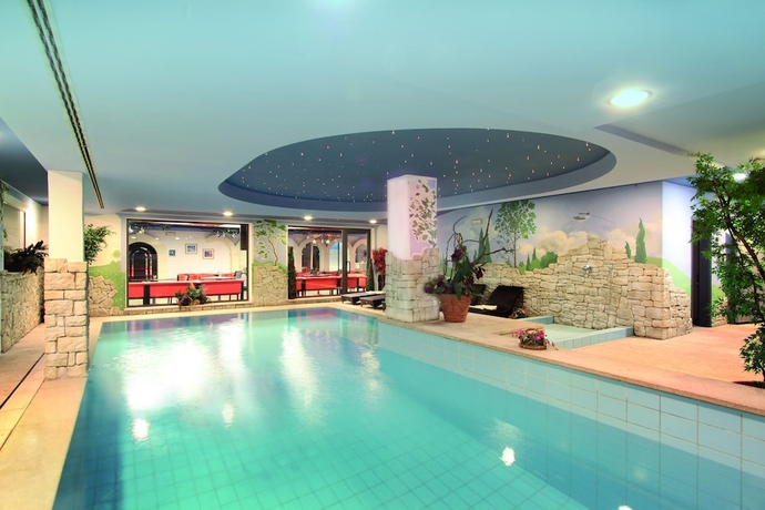 Imagen de la piscina del Hotel Rubino Executive. Foto 15