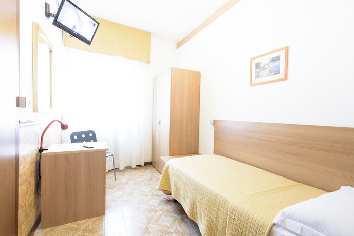 Imagen de la habitación del Hotel Rubino. Foto 4