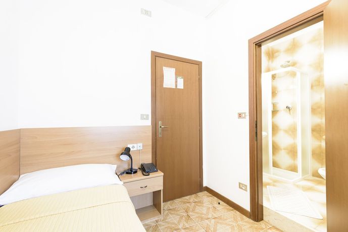 Imagen de la habitación del Hotel Rubino. Foto 8