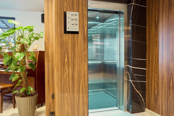 Imagen de los interiores del Hotel Ruby Pristina. Foto 10