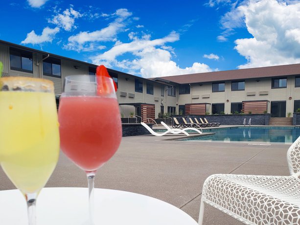 Imagen de la piscina del Hotel Ruby River Downtown Spokane. Foto 20