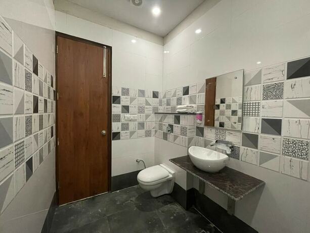 Imagen general del Hotel Rubystone Amritsar. Foto 10