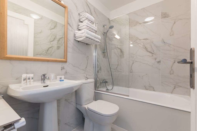 Imagen de la habitación del Hotel Ruc Cannes. Foto 8