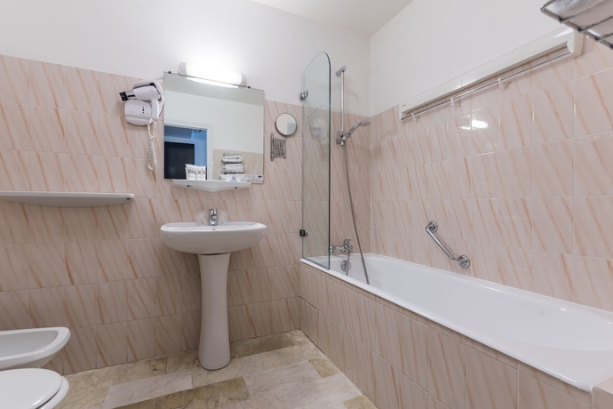 Imagen de la habitación del Hotel Ruc Cannes. Foto 11