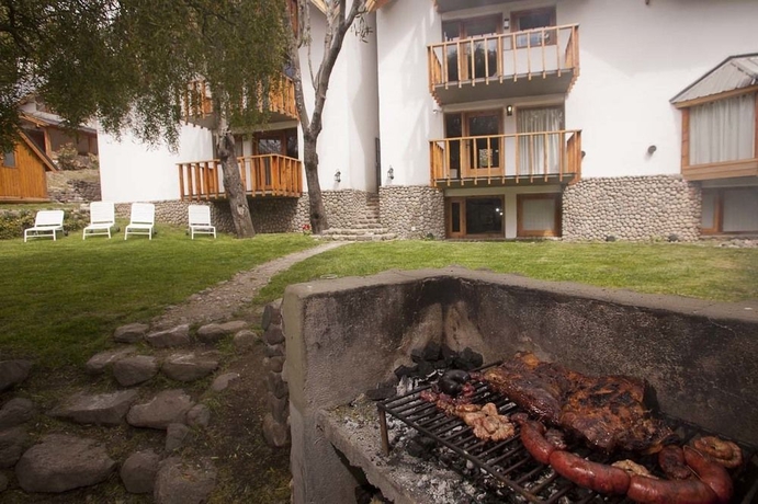Imagen de los exteriores del Hotel Rucaleuf&uacute; Apart Y Caba&ntilde;as. Foto 5