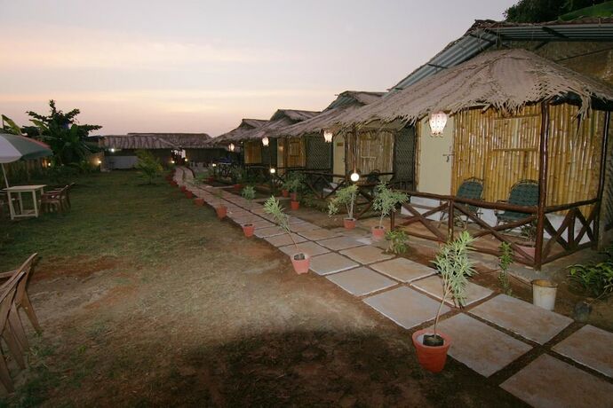 Imagen general del Hotel Rudra The Sandy Beach Resort. Foto 11