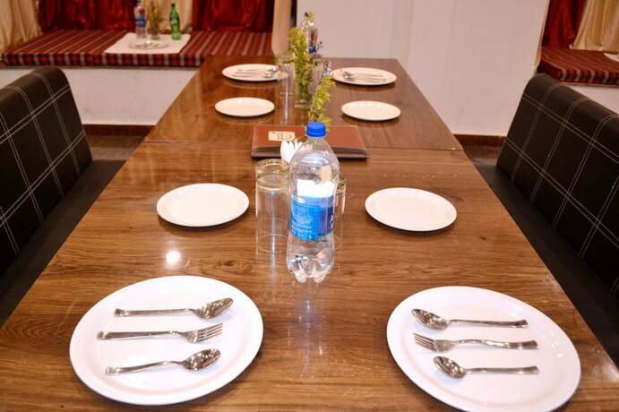 Imagen del bar/restaurante del Hotel Rudraksh And Restaurant. Foto 13