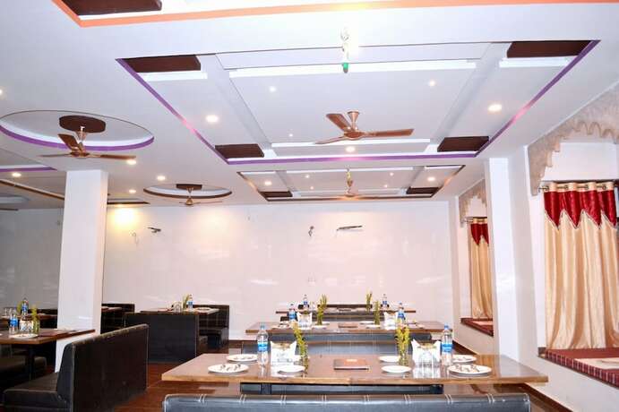 Imagen del bar/restaurante del Hotel Rudraksh And Restaurant. Foto 15