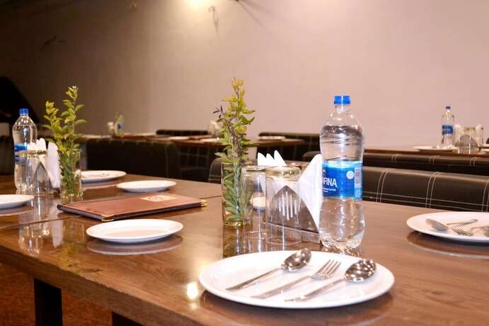 Imagen del bar/restaurante del Hotel Rudraksh And Restaurant. Foto 18