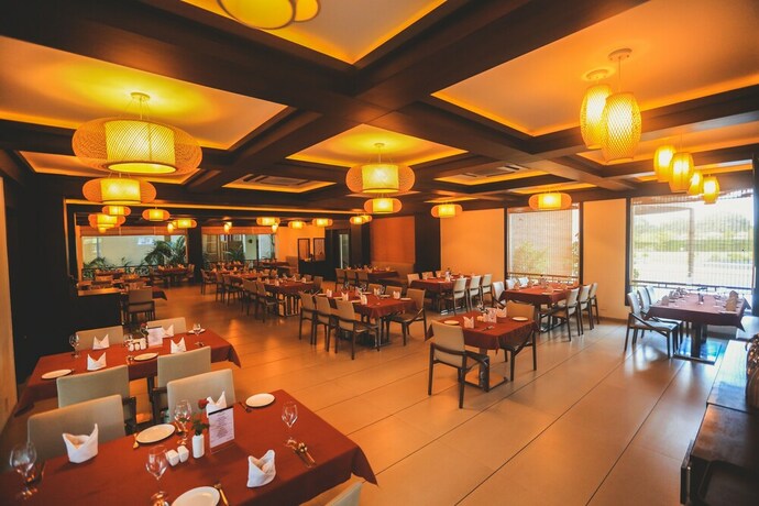 Imagen del bar/restaurante del Hotel Rudraksh Club and Resort. Foto 23