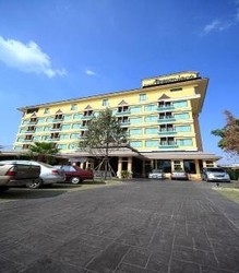 Imagen de la habitación del Hotel Ruean Phae Royal Park. Foto 9