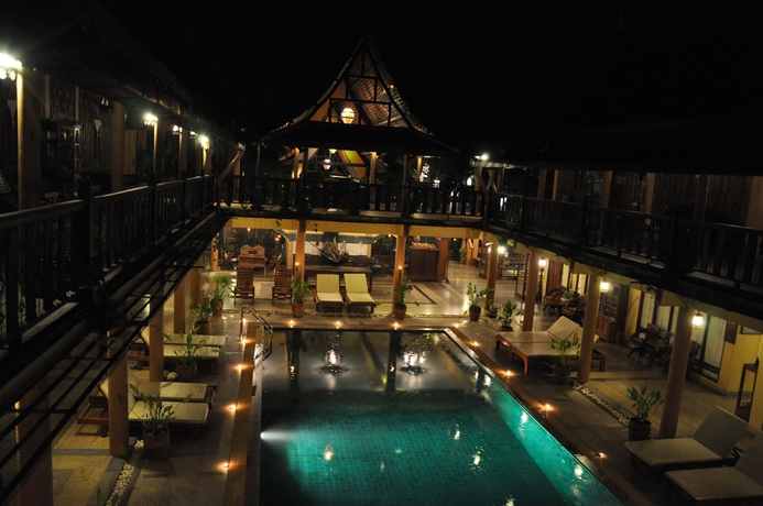 Imagen de la piscina del Hotel Ruean Thai. Foto 14