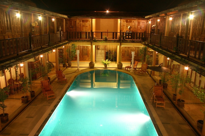 Imagen de la piscina del Hotel Ruean Thai. Foto 15