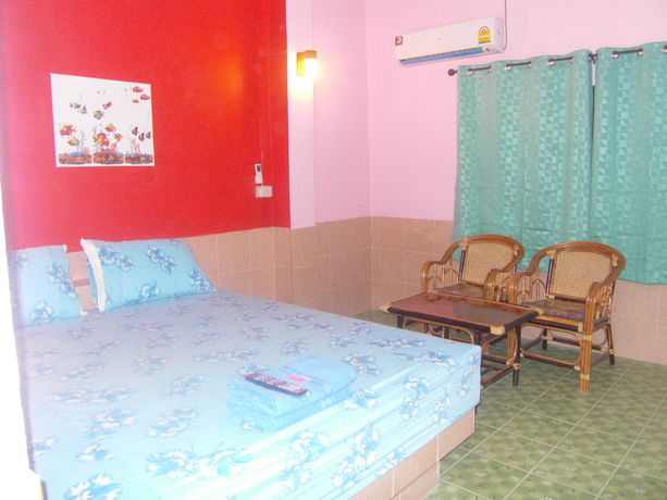 Imagen de los exteriores del Hotel Rueang Sri Si Ri. Foto 15