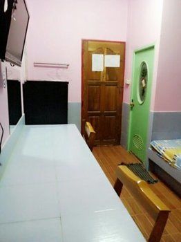 Imagen de la habitación del Hotel Rueang Sri Si Ri. Foto 12