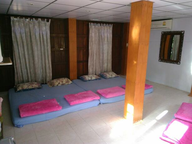 Imagen de la habitación del Hotel Rueanphen Homestay. Foto 19