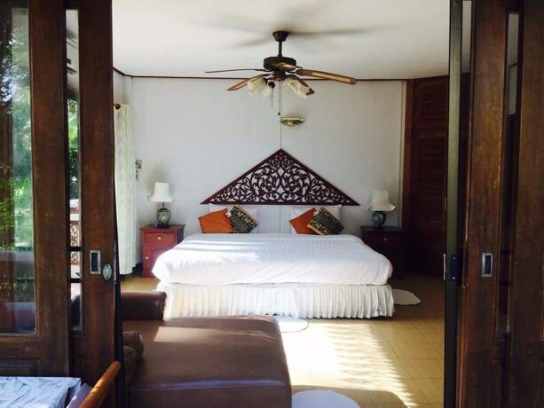 Imagen de la habitación del Hotel Ruenthairimhaad Resort. Foto 16
