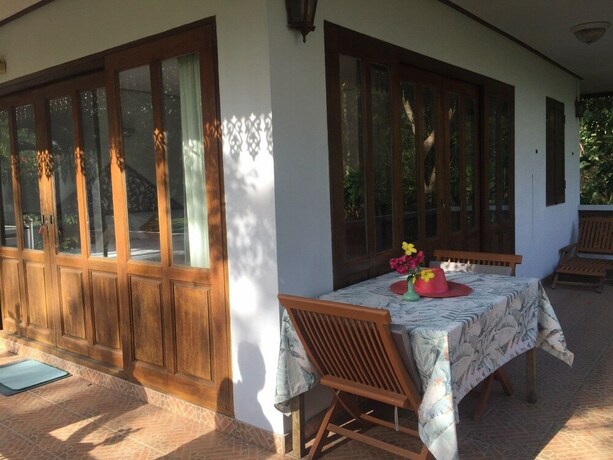 Imagen de la habitación del Hotel Ruenthairimhaad Resort. Foto 19