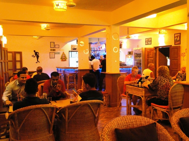 Imagen del bar/restaurante del Hotel Ruffles Beach Resort. Foto 2