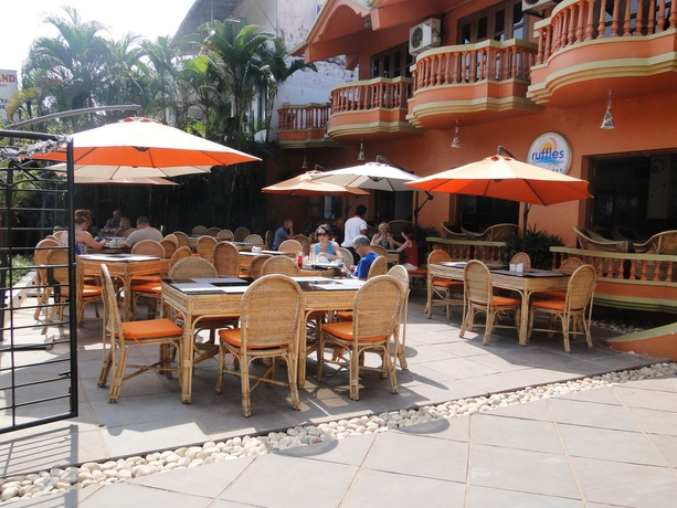 Imagen del bar/restaurante del Hotel Ruffles Beach Resort. Foto 4