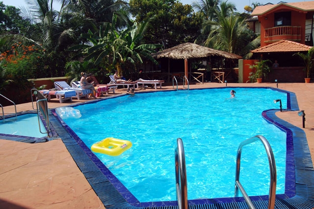 Imagen de la piscina del Hotel Ruffles Grand Beach Resort. Foto 4