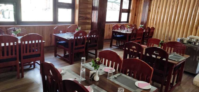 Imagen del bar/restaurante del Hotel Rufina Lachung\'s Pride and SPA. Foto 4