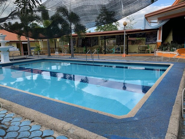 Imagen de la piscina del Hotel Rufina's Leisure Center. Foto 33
